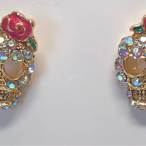 🐈⬛Goth SKULL/rhinestone earrings-gold, pretty/goth/Halloween, day of the dead - Picture 8 of 9